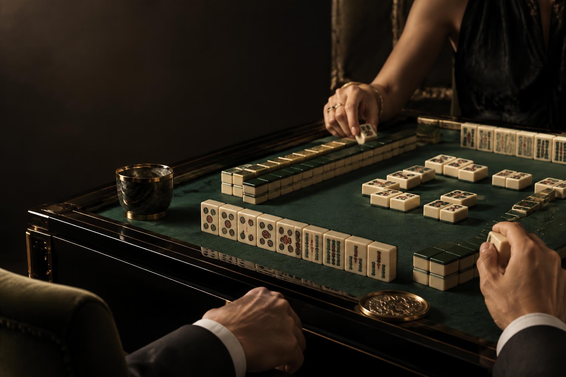 Permainan Mahjong di atas meja lacquer Harmonie